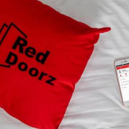 Reddoorz Plus @ Tendean Джакарта Экстерьер фото