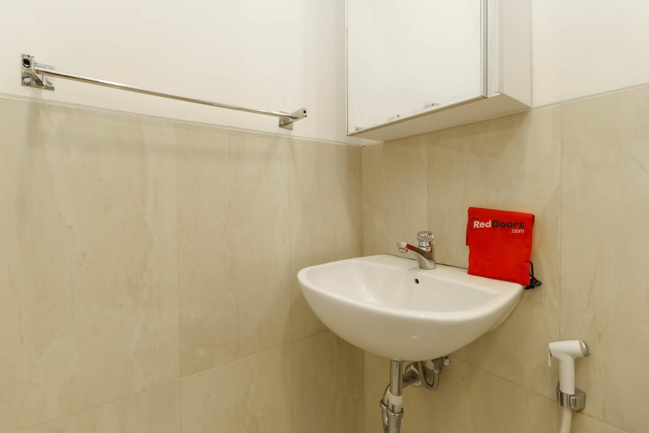 Reddoorz Plus @ Tendean Джакарта Экстерьер фото