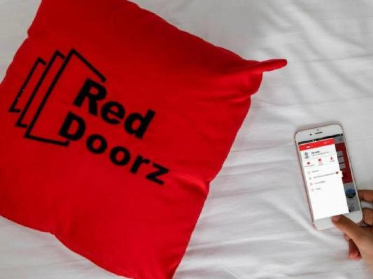 Reddoorz Plus @ Tendean Джакарта Экстерьер фото